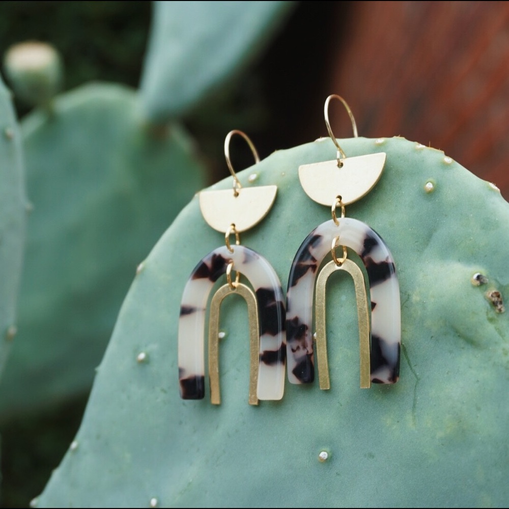 CARIÑO // Tortoiseshell Acrylic Handmade Earrings